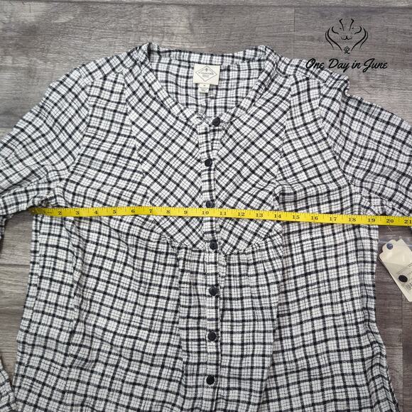 St. John's Bay Button Front Long Sleeve Top Size M - Picture 3 of 5